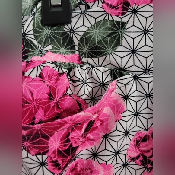 Tail Womens Floral Pink Golf Tennis Skirt Shorts Size S - Picture 3 of 8